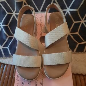 Kensie ladies size 7 beige sandal